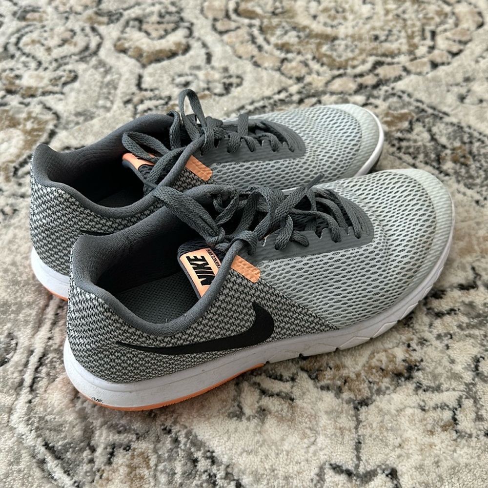 Nike tennis shoes